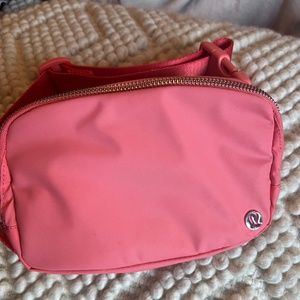 *******SOLD******Lululemon EBB belt bag Raspberry Cream/Pink Pastel